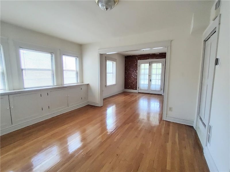 3907-3909 Central St, Kansas City, MO 64111