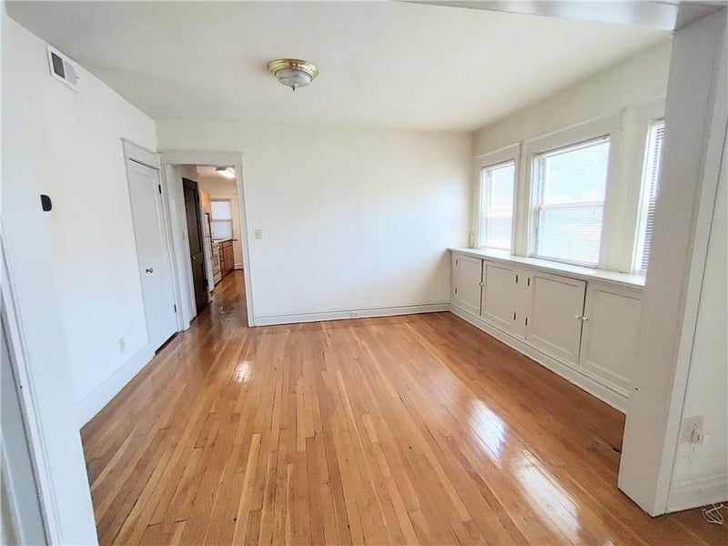 3907-3909 Central St, Kansas City, MO 64111
