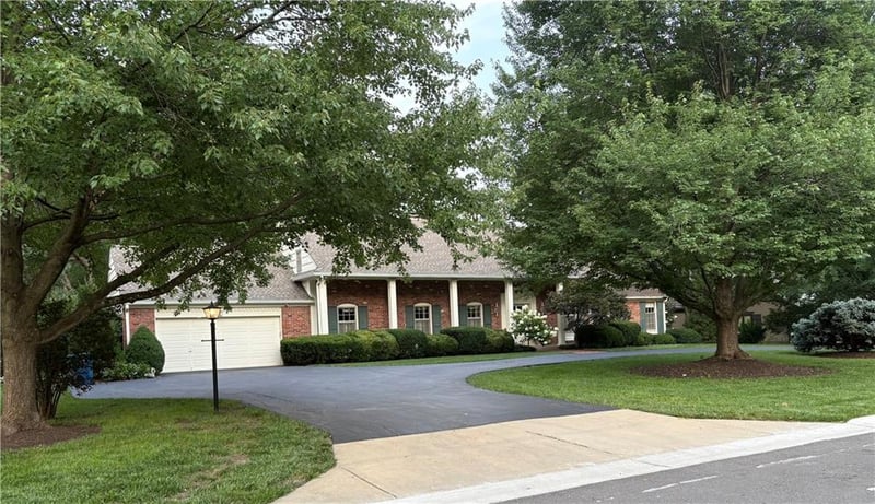 8911 Catalina Dr, Prairie Village, KS 66207