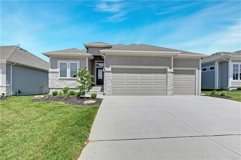 22092 94th Ter, Lenexa, KS 66220