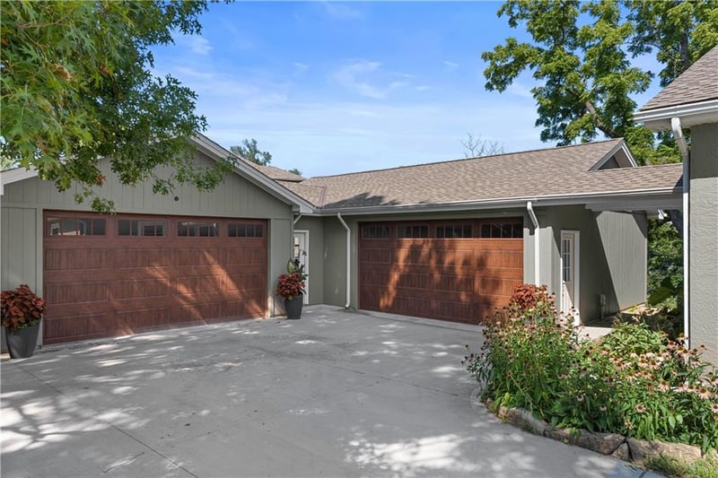 1525 NE Ozark Dr, Lee's Summit, MO 64086