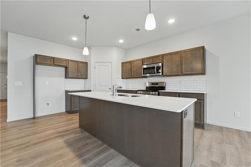 27007 Oak View Dr, Lee's Summit, MO 64086