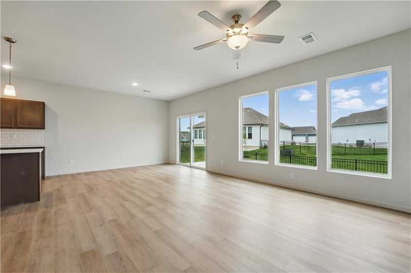 27007 Oak View Dr, Lee's Summit, MO 64086