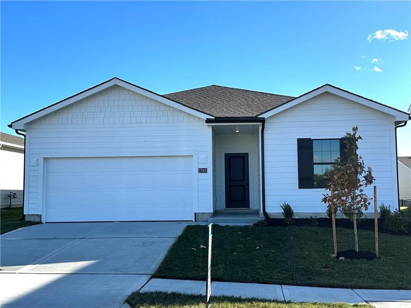 27007 Oak View Dr, Lee's Summit, MO 64086