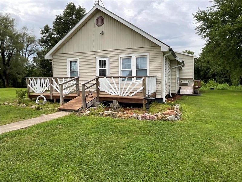 18615 137th St, Pattonsburg, MO 64670