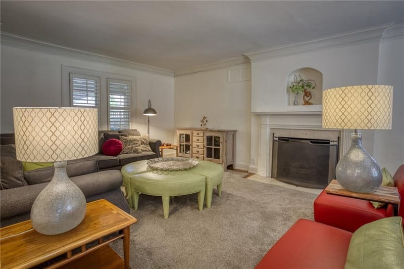 7105 Summit St, Kansas City, MO 64114