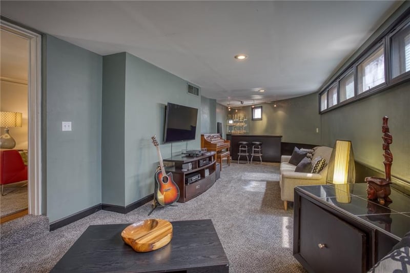7105 Summit St, Kansas City, MO 64114