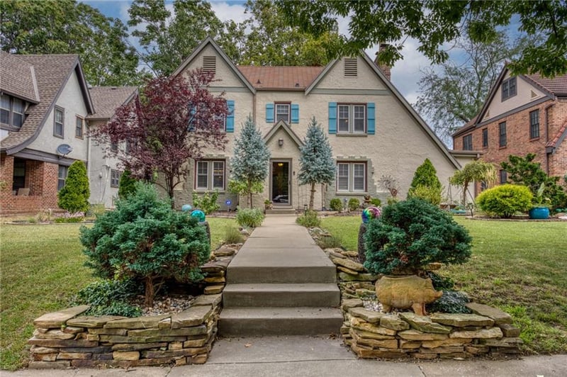 7105 Summit St, Kansas City, MO 64114