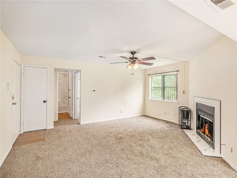 8153 Holmes #203 Rd, Kansas City, MO 64131