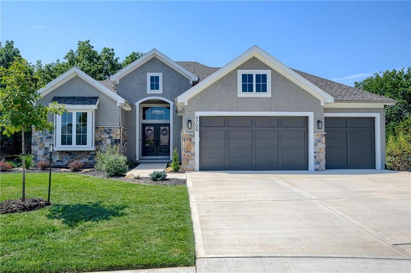4709 NW 70th Ct, Kansas City, MO 64151