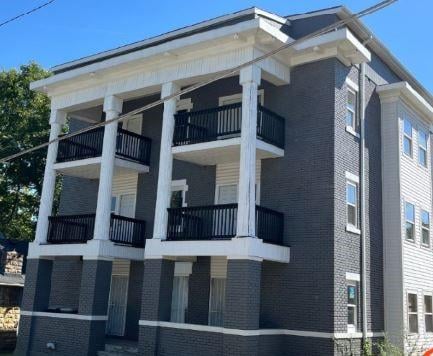 2305 37th St, Kansas City, MO 64109