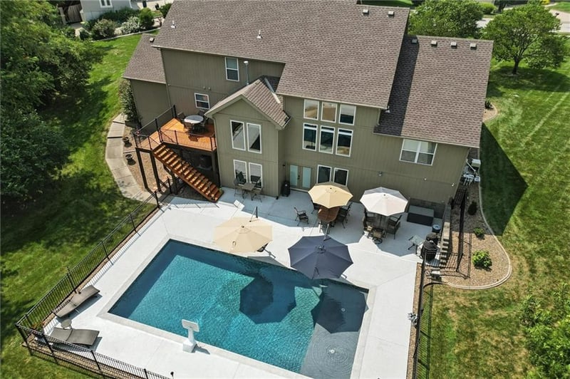 1789 Red Oak Ct, Liberty, MO 64068