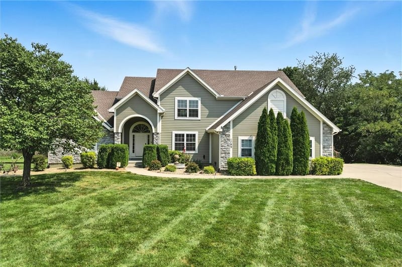 1789 Red Oak Ct, Liberty, MO 64068