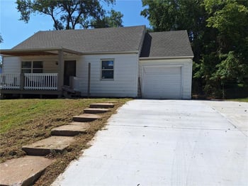4735 44 St, Kansas City, MO 64130