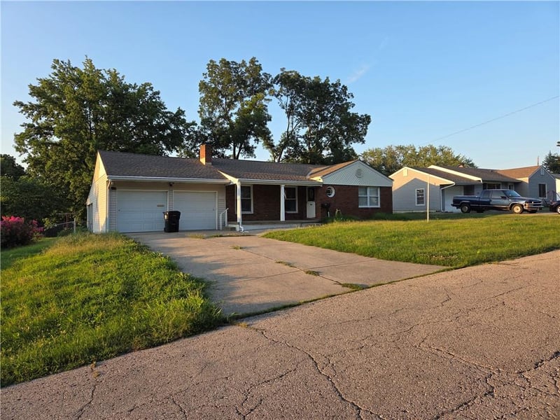 11012 34th St, Independence, MO 64052