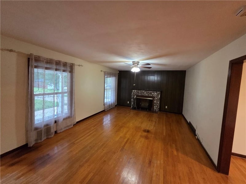 11012 34th St, Independence, MO 64052