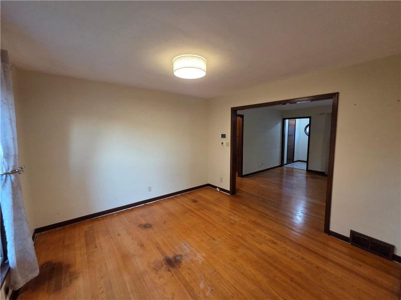 11012 34th St, Independence, MO 64052