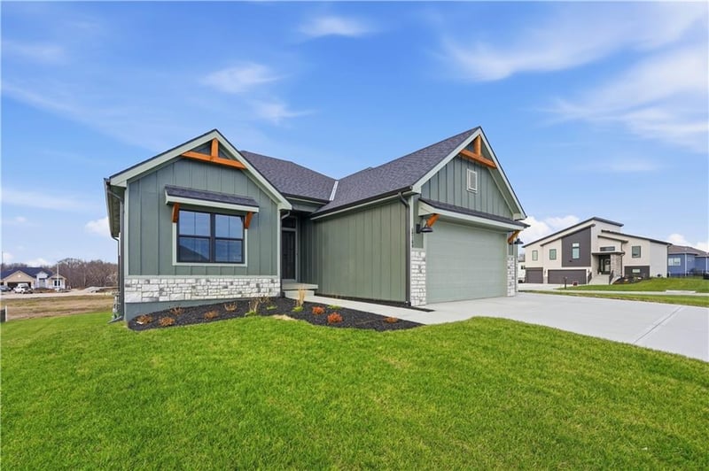 12160 N Tracy Ave, Kansas City, MO 64165