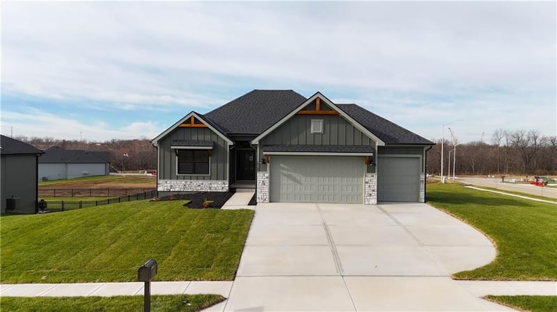 12160 N Tracy Ave, Kansas City, MO 64165