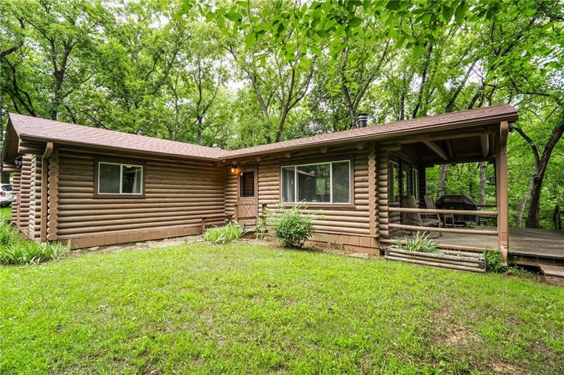 26044 Evans Rd, Tonganoxie, KS 66086