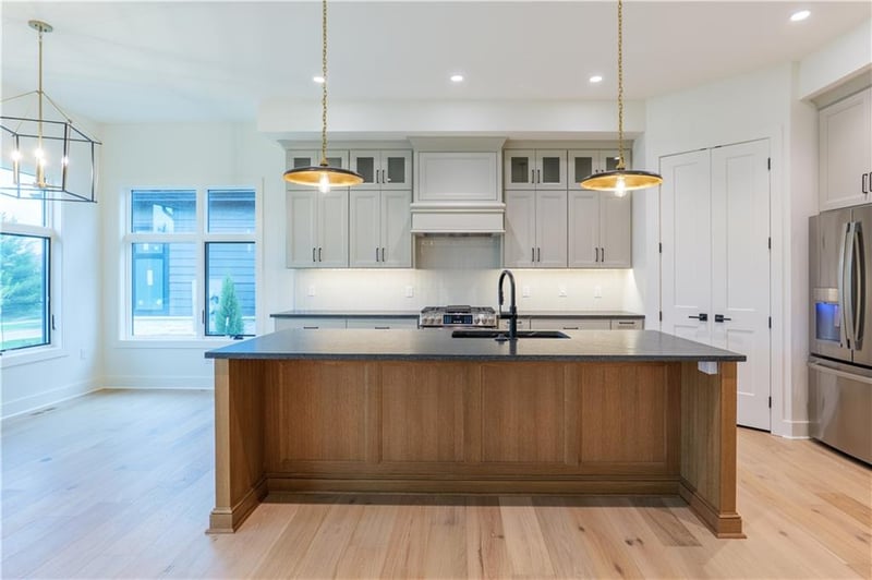2840 133rd Ter, Leawood, KS 66209