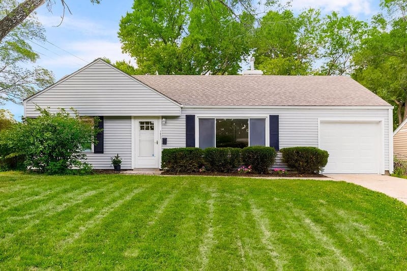 7652 Rainbow Dr, Prairie Village, KS 66208