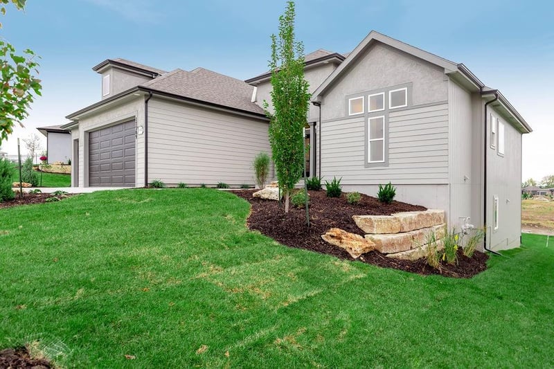 4426 Tee Box Dr, Basehor, KS 66007