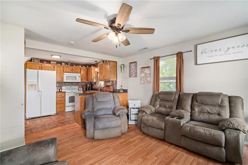 702 N Locust St, Urich, MO 64788