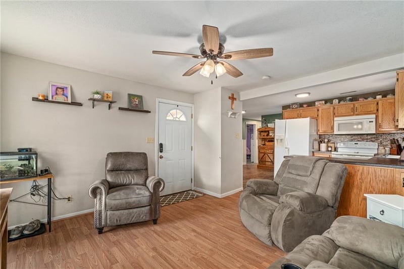 702 N Locust St, Urich, MO 64788
