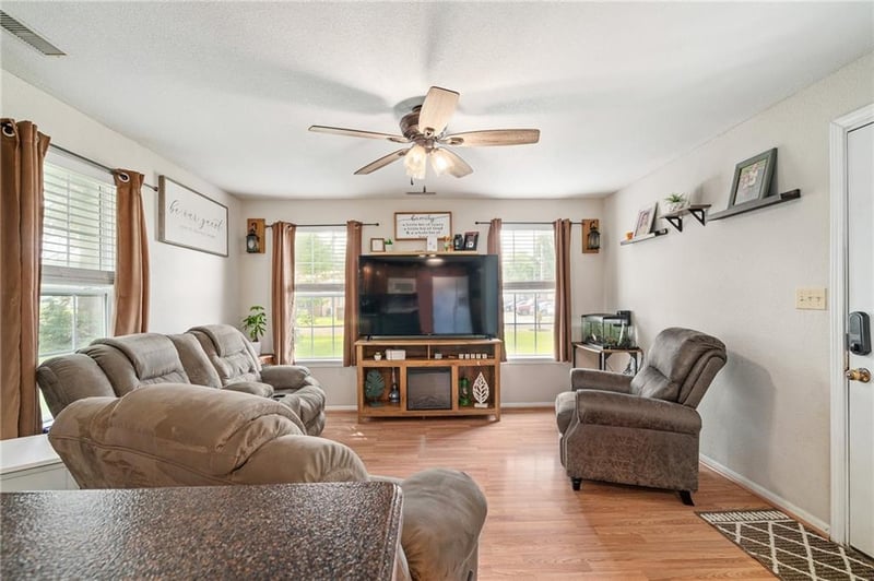 702 N Locust St, Urich, MO 64788