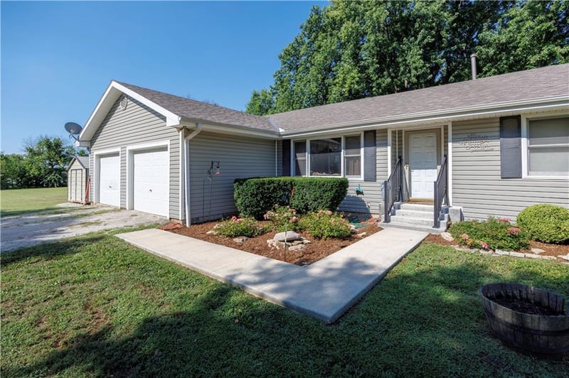 2018 E Madison St, Fredonia, KS 66736