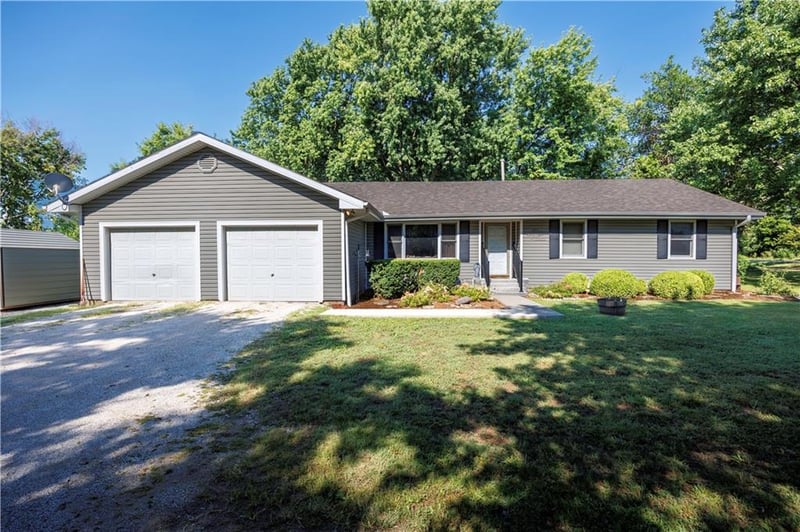 2018 E Madison St, Fredonia, KS 66736