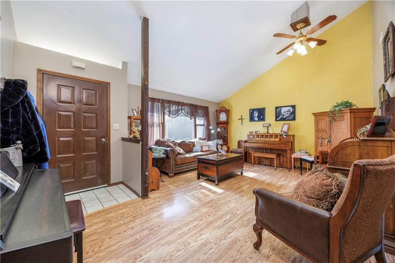 2018 E Madison St, Fredonia, KS 66736