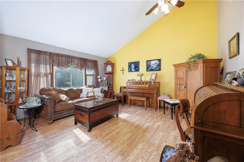 2018 E Madison St, Fredonia, KS 66736
