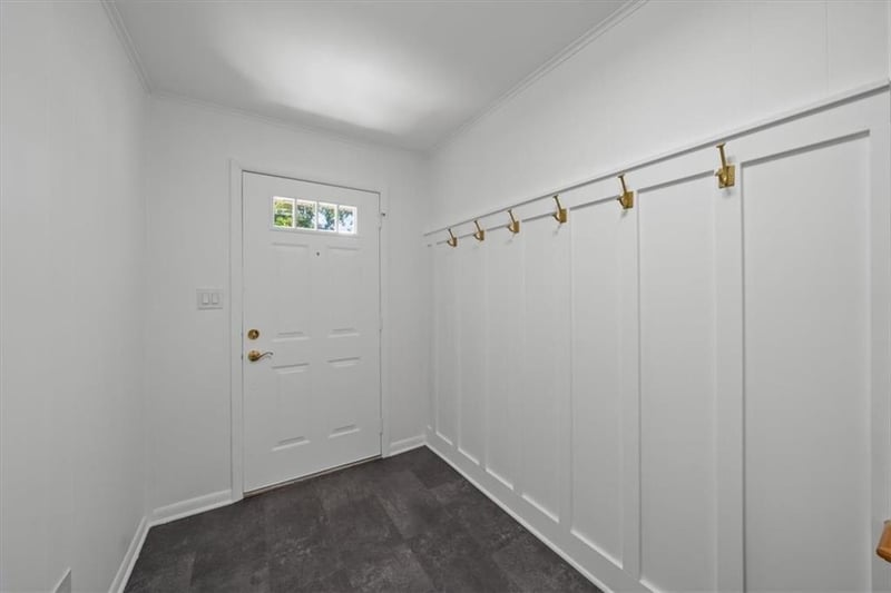 8204 Tomahawk Rd, Prairie Village, KS 66208