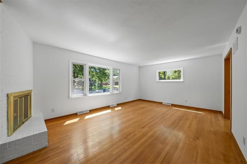 8204 Tomahawk Rd, Prairie Village, KS 66208