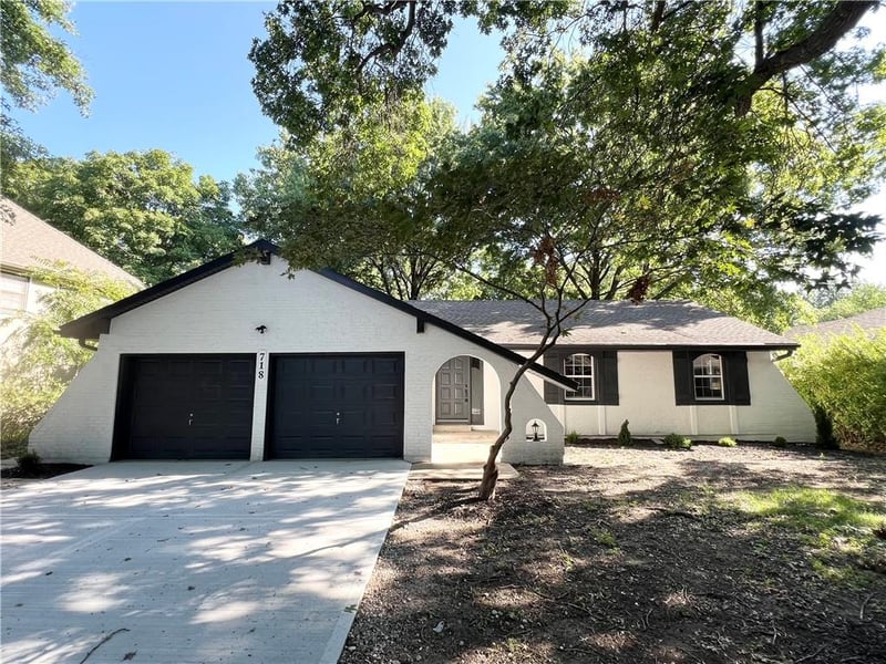 718 Mulberry St, Lee's Summit, MO 64086