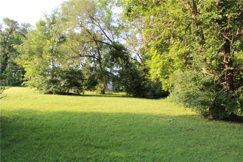 210-214 Springdale Ave, Bonner Springs, KS 66012