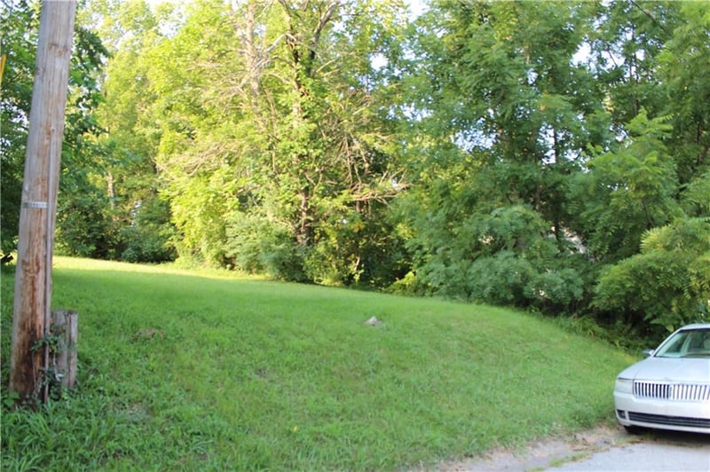 210-214 Springdale Ave, Bonner Springs, KS 66012