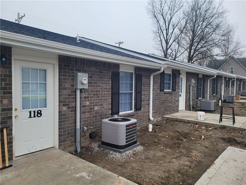 114 Locust St, Sweet Springs, MO 65351