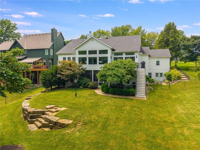 8211 NW High Point Dr, Weatherby Lake, MO 64152
