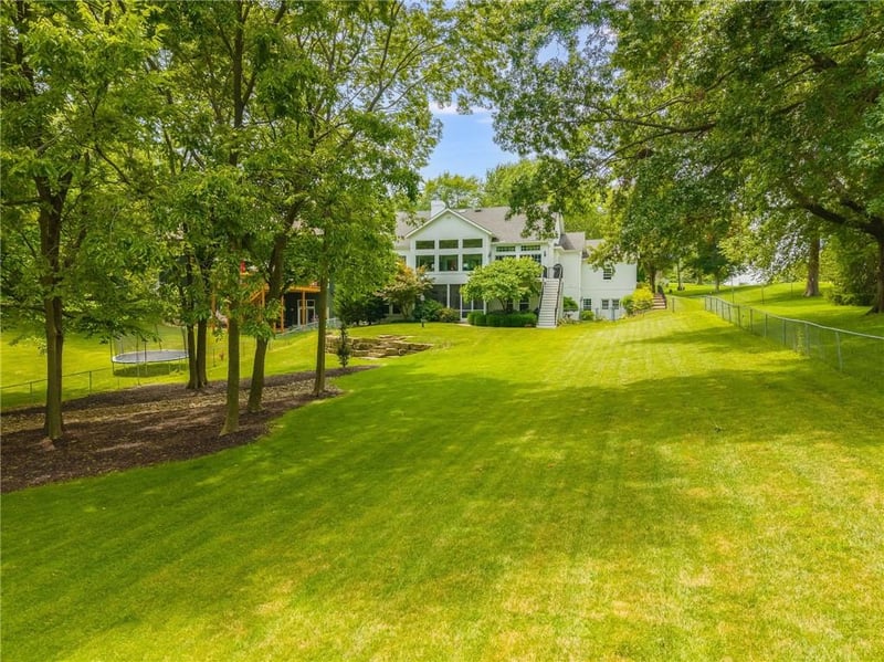 8211 NW High Point Dr, Weatherby Lake, MO 64152