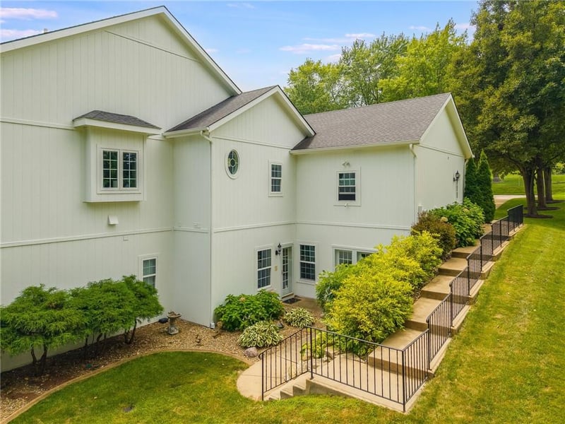 8211 NW High Point Dr, Weatherby Lake, MO 64152