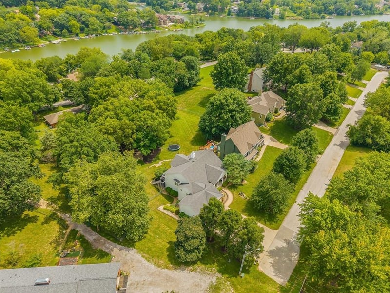 8211 NW High Point Dr, Weatherby Lake, MO 64152