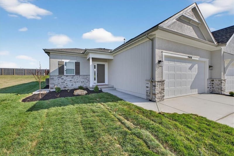 25058 94th Ter, Lenexa, KS 66227
