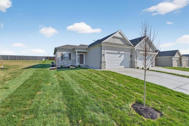 25058 94th Ter, Lenexa, KS 66227
