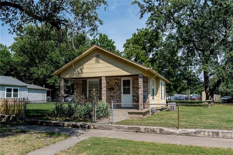 927 S 11th St, Kansas City, KS 66105