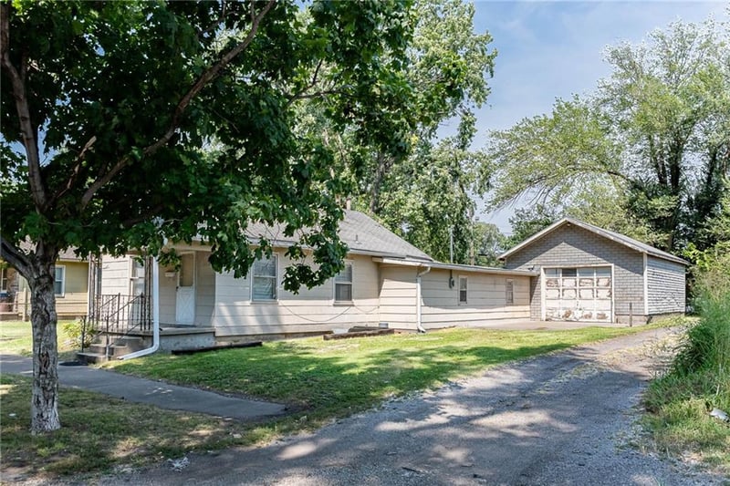 931 S 11th St, Kansas City, KS 66105