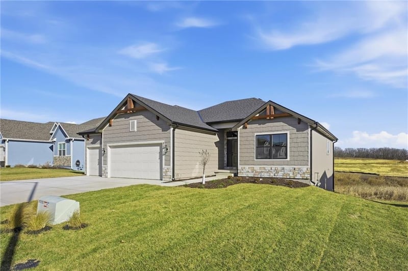 912 94 Ter, Kansas City, MO 64155