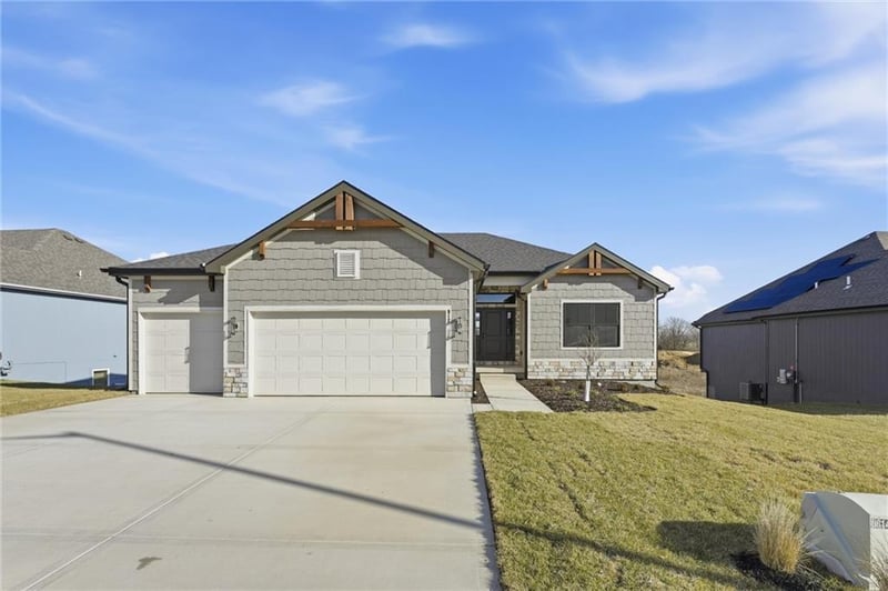 912 94 Ter, Kansas City, MO 64155